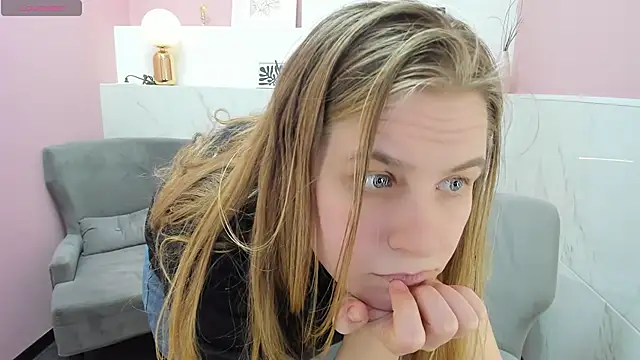 Snapshot of JadeSoft chatting on January 2025 03:27:02 AM JadeSoft online show from January 2025 03:27:02 AM