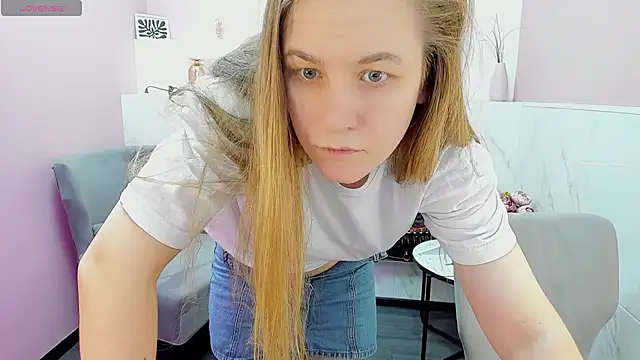 Snapshot of JadeSoft chatting on February 2025 04:43:01 PM JadeSoft online show from February 2025 04:43:01 PM