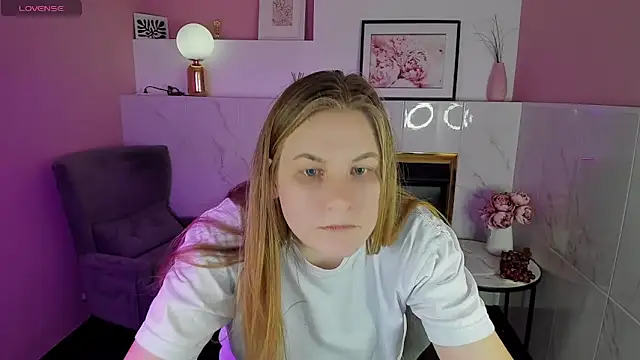 Snapshot of JadeSoft chatting on February 2025 07:46:01 PM JadeSoft online show from February 2025 07:46:01 PM