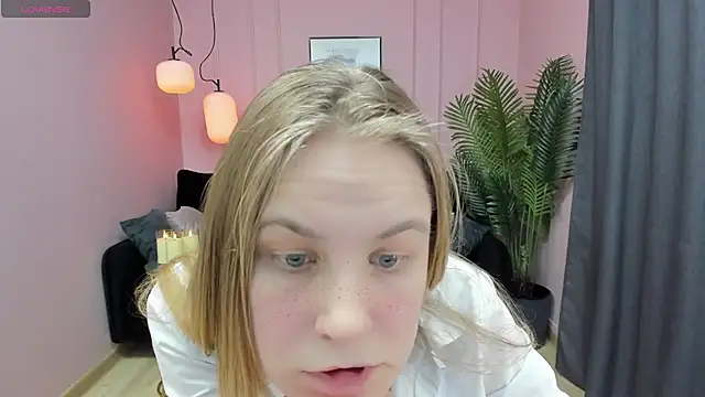 Snapshot of JadeSoft chatting on February 2025 11:39:01 PM JadeSoft online show from February 2025 11:39:01 PM