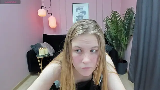 Snapshot of JadeSoft chatting on February 2025 02:44:02 AM JadeSoft online show from February 2025 02:44:02 AM