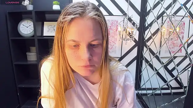 Snapshot of JadeSoft chatting on February 2025 08:31:01 PM JadeSoft online show from February 2025 08:31:01 PM