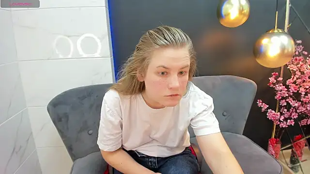 Snapshot of JadeSoft chatting on February 2025 04:42:02 PM JadeSoft online show from February 2025 04:42:02 PM