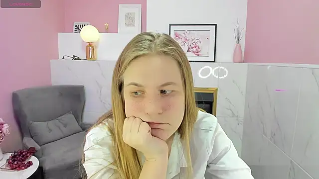 Snapshot of JadeSoft chatting on February 2025 12:30:01 AM JadeSoft online show from February 2025 12:30:01 AM