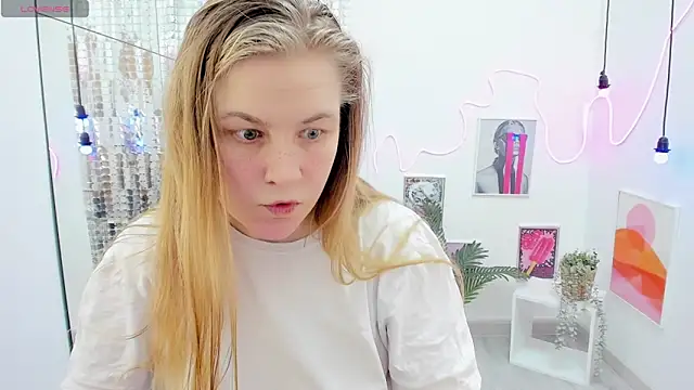 Snapshot of JadeSoft chatting on March 2025 08:49:01 PM JadeSoft online show from March 2025 08:49:01 PM