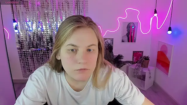 Snapshot of JadeSoft chatting on March 2025 04:55:01 PM JadeSoft online show from March 2025 04:55:01 PM