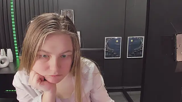 Snapshot of JadeSoft chatting on March 2025 10:04:02 PM JadeSoft online show from March 2025 10:04:02 PM