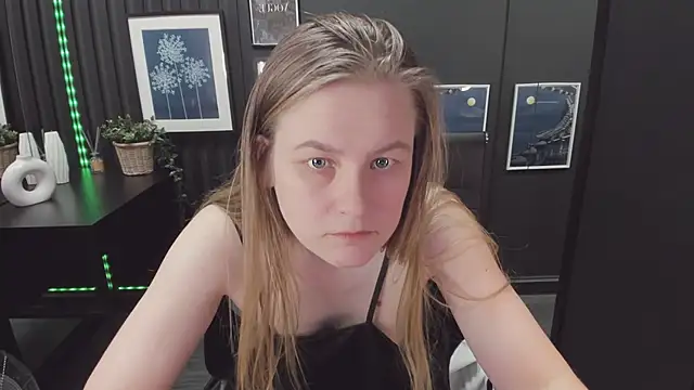 Snapshot of JadeSoft chatting on March 2025 01:10:01 AM JadeSoft online show from March 2025 01:10:01 AM