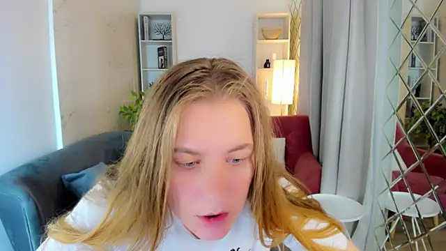 Snapshot of JadeSoft chatting on September 2025 08:30:01 PM JadeSoft online show from September 2025 08:30:01 PM