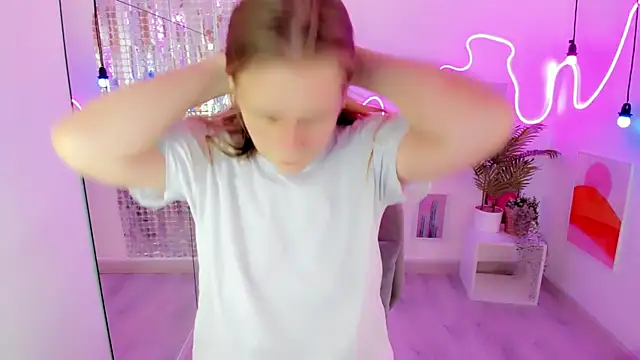 Snapshot of JadeSoft chatting on September 2025 08:35:02 PM JadeSoft online show from September 2025 08:35:02 PM