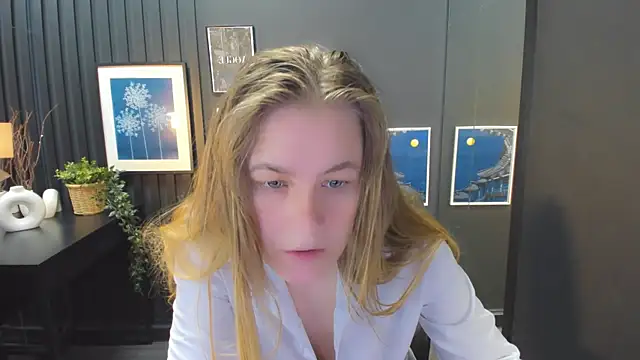 Snapshot of JadeSoft chatting on October 2025 01:32:01 PM JadeSoft online show from October 2025 01:32:01 PM