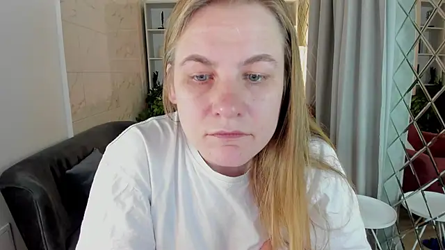 Snapshot of JadeSoft chatting on October 2025 08:53:02 PM JadeSoft online show from October 2025 08:53:02 PM