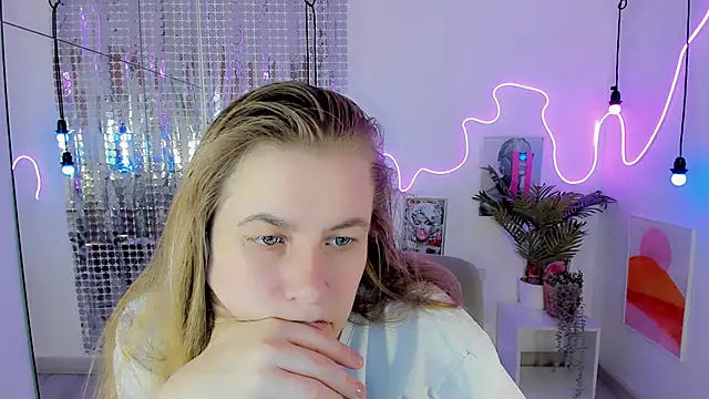 Snapshot of JadeSoft chatting on October 2025 08:27:02 PM JadeSoft online show from October 2025 08:27:02 PM