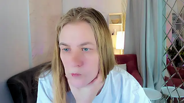 Snapshot of JadeSoft chatting on November 2025 08:41:01 PM JadeSoft online show from November 2025 08:41:01 PM