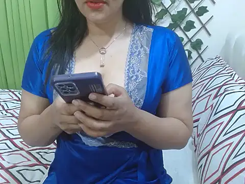 Snapshot of Lovelywife786 chatting on December 2024 03:41:01 AM Lovelywife786 online show from December 2024 03:41:01 AM