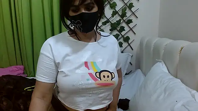 Snapshot of Lovelywife786 chatting on January 2025 06:46:01 PM Lovelywife786 online show from January 2025 06:46:01 PM