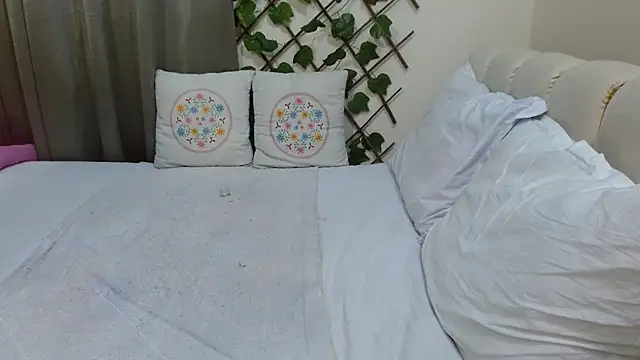 Snapshot of Lovelywife786 chatting on February 2025 05:43:02 PM Lovelywife786 online show from February 2025 05:43:02 PM