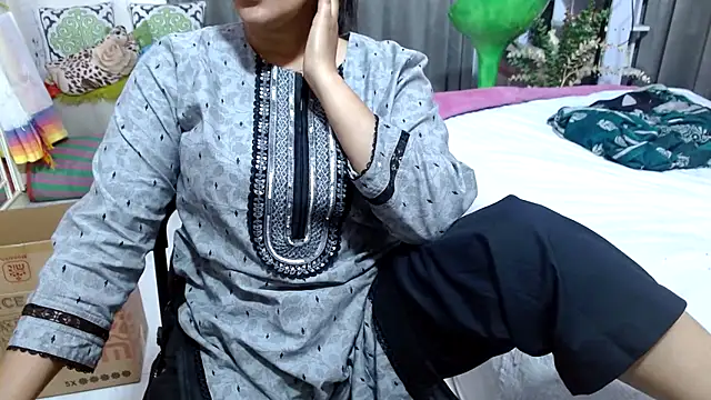 Snapshot of Lovelywife786 chatting on February 2025 01:28:01 PM Lovelywife786 online show from February 2025 01:28:01 PM