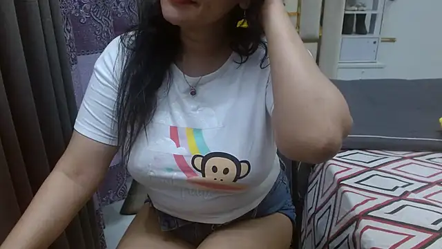 Snapshot of Lovelywife786 chatting on May 2026 05:19:01 PM Lovelywife786 online show from May 2026 05:19:01 PM