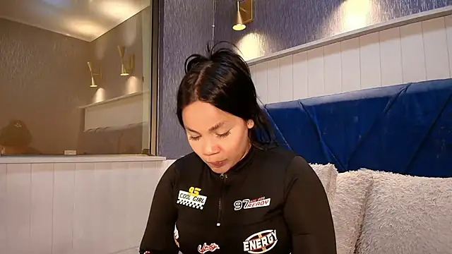 EmilyQueen3x online show from February 2026 02:04:02 PM