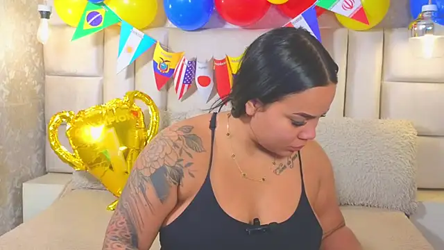 Snapshot of EmilyQueen3x chatting on June 2026 02:32:02 PM EmilyQueen3x online show from June 2026 02:32:02 PM