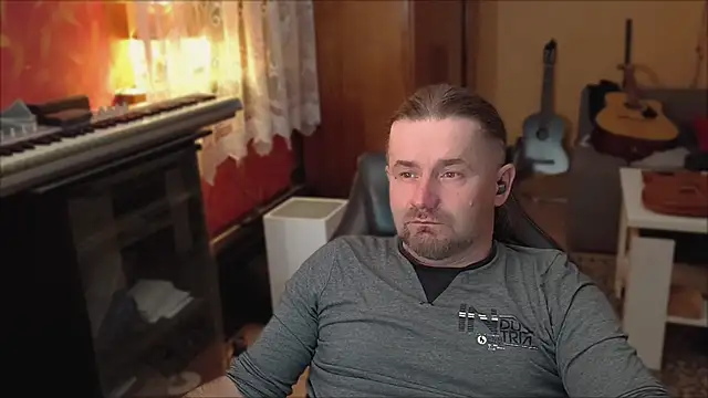 Mosiadz1975 online show from February 2025 10:48:02 PM