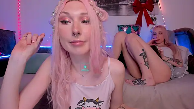 Snapshot of AlexRoseLiRed chatting on January 2025 07:57:01 PM AlexRoseLiRed online show from January 2025 07:57:01 PM