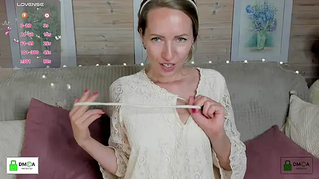 Queenymel online show from September 2025 04:34:02 PM