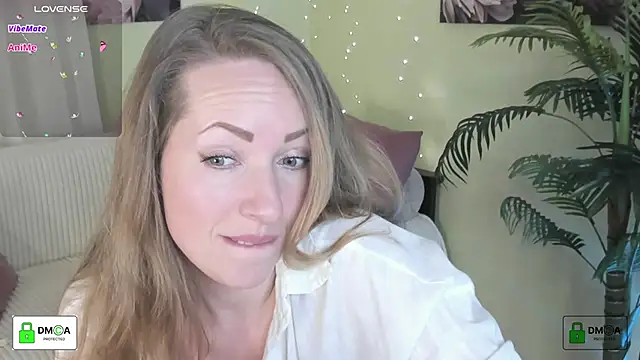 Snapshot of Queenymel chatting on March 2026 04:13:02 PM Queenymel online show from March 2026 04:13:02 PM