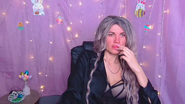 Snapshot of MilaLoona chatting on April 2026 07:45:01 AM MilaLoona online show from April 2026 07:45:01 AM