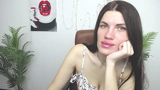 Snapshot of MilaLoona chatting on May 2026 06:08:01 AM MilaLoona online show from May 2026 06:08:01 AM