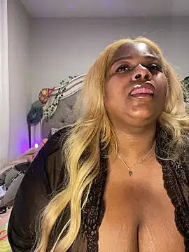 Snapshot of BigFineSelena chatting on January 2025 01:08:01 PM BigFineSelena online show from January 2025 01:08:01 PM