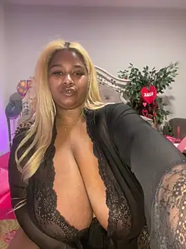 Snapshot of BigFineSelena chatting on January 2025 12:40:02 PM BigFineSelena online show from January 2025 12:40:02 PM