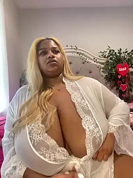 Snapshot of BigFineSelena chatting on February 2025 07:20:02 PM BigFineSelena online show from February 2025 07:20:02 PM