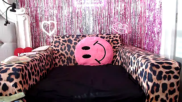 Snapshot of BigFineSelena chatting on March 2025 01:10:02 PM BigFineSelena online show from March 2025 01:10:02 PM