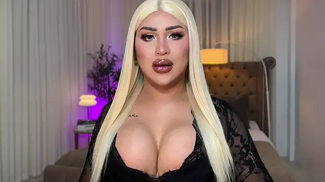 Snapshot of Your_Majesty_Tyra chatting on October 2025 04:51:02 AM Your Majesty Tyra online show from October 2025 04:51:02 AM