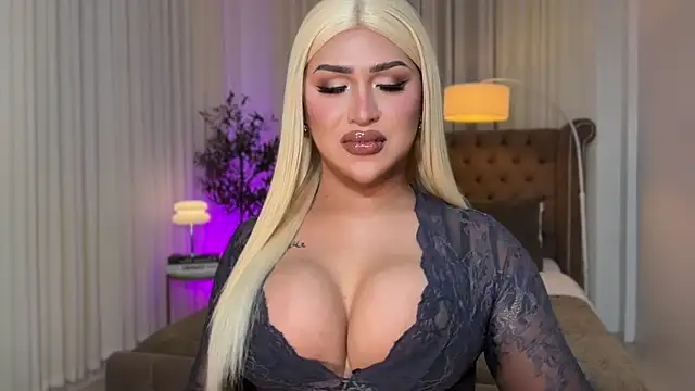 Snapshot of Your_Majesty_Tyra chatting on October 2025 05:18:01 AM Your Majesty Tyra online show from October 2025 05:18:01 AM