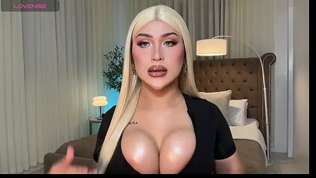 Snapshot of Your_Majesty_Tyra chatting on March 2026 06:03:02 AM Your Majesty Tyra online show from March 2026 06:03:02 AM