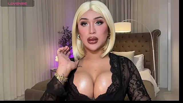 Snapshot of Your_Majesty_Tyra chatting on April 2026 05:49:02 AM Your Majesty Tyra online show from April 2026 05:49:02 AM