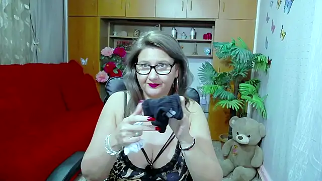 LucilleFenlys online show from December 2024 10:47:01 PM