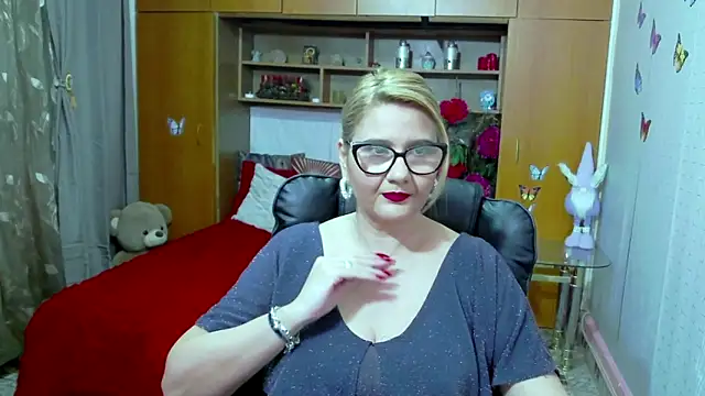 LucilleFenlys online show from February 2025 10:10:02 PM