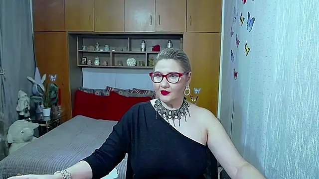 Snapshot of LucilleFenlys chatting on March 2026 10:00:02 PM LucilleFenlys online show from March 2026 10:00:02 PM