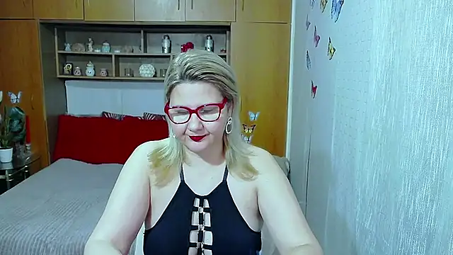 Snapshot of LucilleFenlys chatting on April 2026 10:37:02 PM LucilleFenlys online show from April 2026 10:37:02 PM