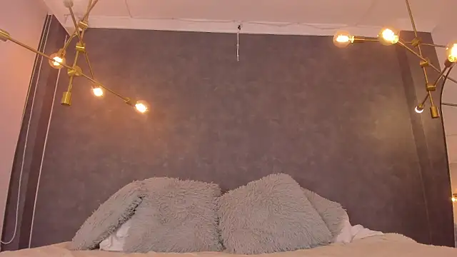 dayra angels online show from December 2025 06:13:02 PM