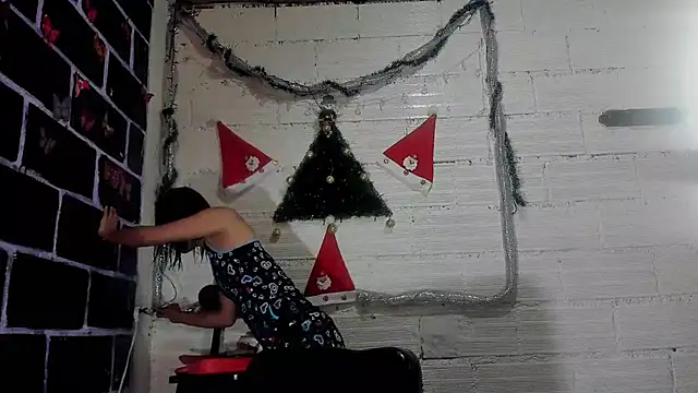 Snapshot of sarasandle chatting on December 2024 02:37:01 PM sarasandle online show from December 2024 02:37:01 PM