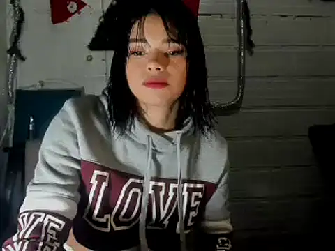 Snapshot of sarasandle chatting on January 2025 04:47:01 AM sarasandle online show from January 2025 04:47:01 AM