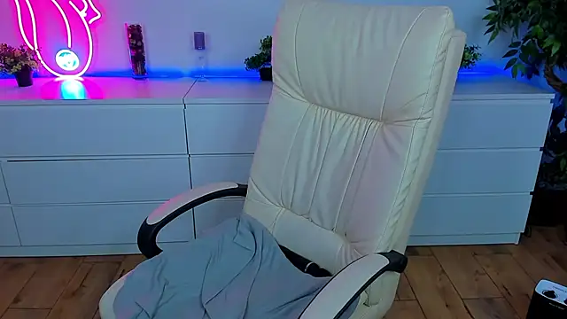 Snapshot of Kamilla_Hot chatting on February 2025 04:09:02 AM Kamilla Hot online show from February 2025 04:09:02 AM