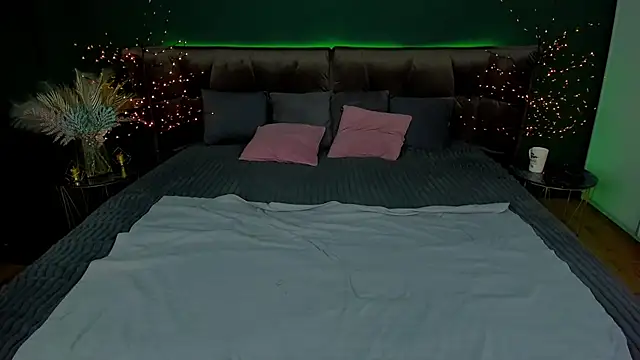 Snapshot of Kamilla_Hot chatting on March 2025 12:59:01 AM Kamilla Hot online show from March 2025 12:59:01 AM