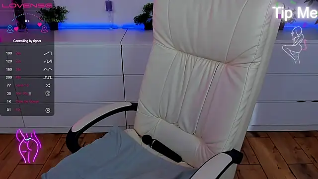 Snapshot of Kamilla_Hot chatting on March 2025 12:50:02 PM Kamilla Hot online show from March 2025 12:50:02 PM