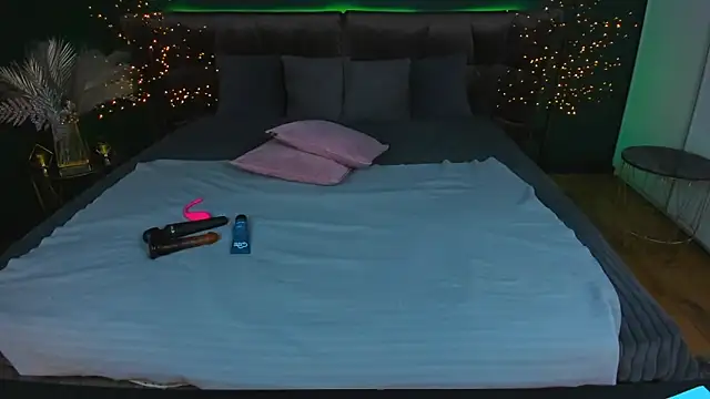 Snapshot of Kamilla_Hot chatting on September 2025 06:35:01 PM Kamilla Hot online show from September 2025 06:35:01 PM